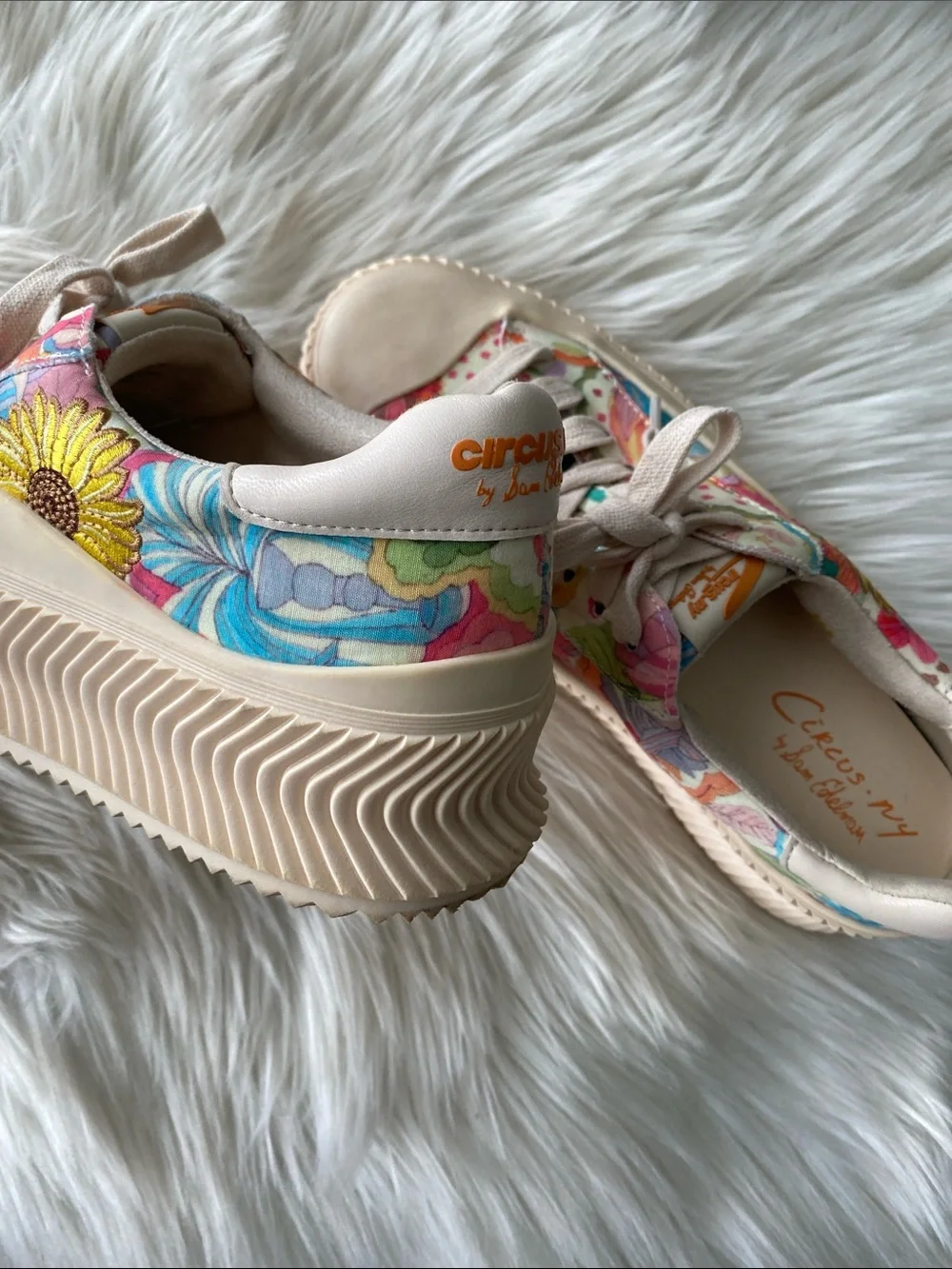 Circus by Sam Edelman bold floral